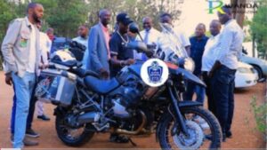 Ifite agaciro ka miliyoni 42 Frw! Umufana wa Rayon Sports yazanye moto idasanzwe izaherekeza iyi kipe kugeza itwaye igikombe