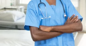 Umuforomo ukora mu Kigo Nderabuzima cya Ruheru yihereranye umukozi ukora isuku mu ijoro ubwo bari bararanye izamu ,aramusambanya kugahato