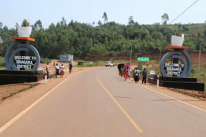 Abasore 2 bo mu Karere ka Gisagara bakekwagaho kwica umuturage bamaze kumusambanya, barashwe n’Umupolisi nyuma yibyo nawe bashatse kumukorera ubwo yabagwaga gitumo