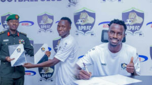 APR FC mu biganiro byo gutiza Abanya-Uganda babiri iherutse gusinyisha