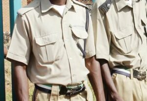 Kubera ubusinzi, umupolisi yarekuye imfungwa 13 ngo zijye kwizihiza Ubunani
