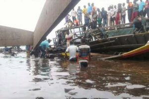 Impanuka y’ubwato yahitanye abantu 25 barimo abakinnyi n’abafana
