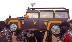 Umuhanzi ukomeye uherutse gupfira mu ntambara zo muri Congo yashyinguwe mu isanduku y’imodoka, Police yica abandi bantu 2 mu kiriyo cye