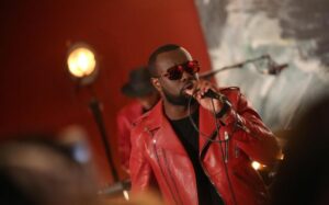Polisi yo mu mujyi wa Paris yategetse ko igitaramo Maître Gims yari yahuje n’umunsi w’Icyunamo cyimurwa