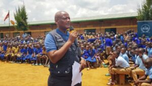 RIB yatanze ikiganiro ku ishuri ryagaragayemo umwana wareberaga mu biganza bya bagenzi be ko ari Abatutsi