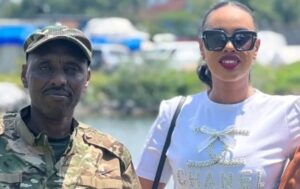 Aliah Cool yahuye na musaza we uri ku rugamba muri M23 nyuma y’imyaka 18 batabonana – AMAFOTO