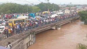 I Kinshasa, abantu ibihumbi n’imodoka baheze ku kiraro cya N’djili kuva kuwa Gatandatu – AMAFOTO
