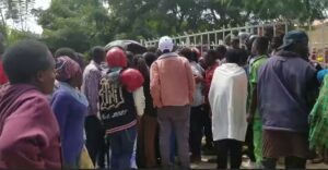 N’ikariso yayikuyemo! Umwarimu wo muri DRC yageze ku bitaro bya Gisenyi akuramo imyenda yambara ubusa buri buri, abaturage bakeka ko yarozwe