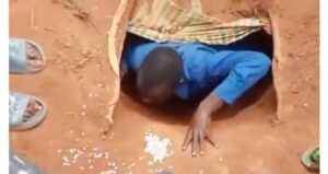Nyagatare: Umuturage w’umunyamasengesho basanze yaracukuye imyobo ‘indake’ 4 harimo n’iri murugo iwe