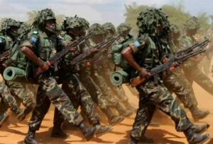 Byahinduye isura! Ingabo za FARDC zitwikiriye ijoro zatsa umuriro Kuri M23