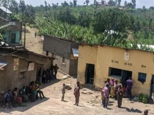 Bakoresheje n’imihoro!  I Karongi udutsiko 2 twarwanye  bamwe bahasiga ubuzima