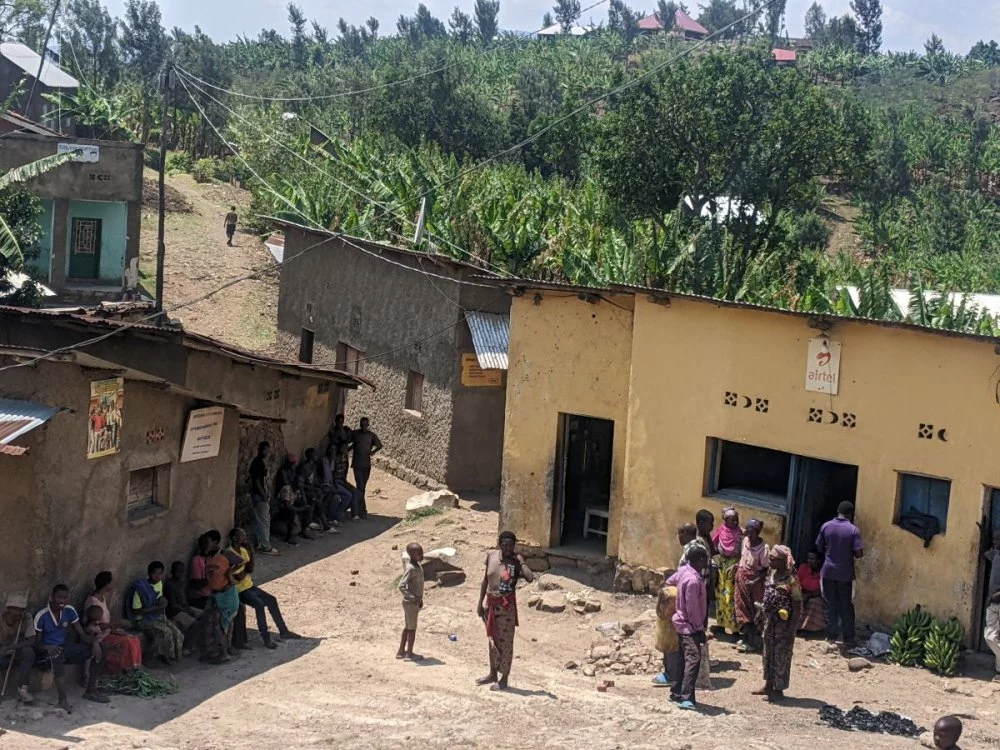 Bakoresheje n’imihoro!  I Karongi udutsiko 2 twarwanye  bamwe bahasiga ubuzima