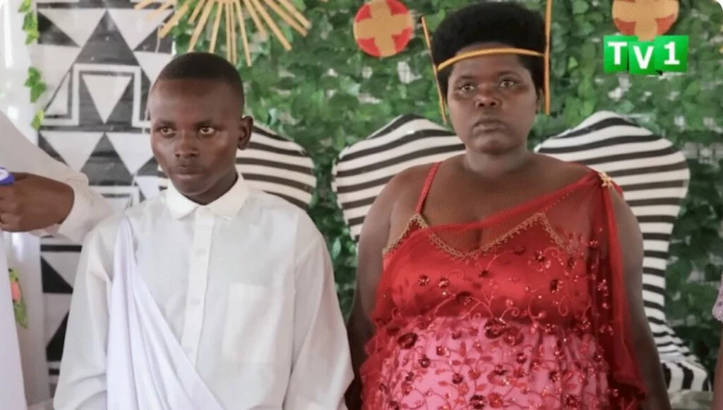 Umusore w’imyaka 21 yashyingiranywe n’umugore w’imyaka 35: Ubukwe bwavugishije benshi i Gatsibo