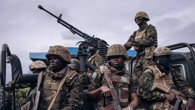 Umusirikare wa Leta ya DRCongo yahindukiranye bagenzi be batatu arabica – Menya uko byagenze ngo abivugane