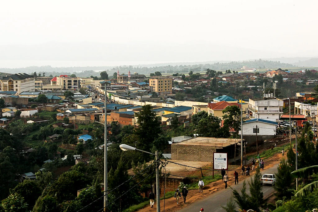 Rusizi: Umugabo wabeshye abakobwa 10 ko azabarongora, umwe muribo yamuvumbuye maze amukuramo iyo kotsa