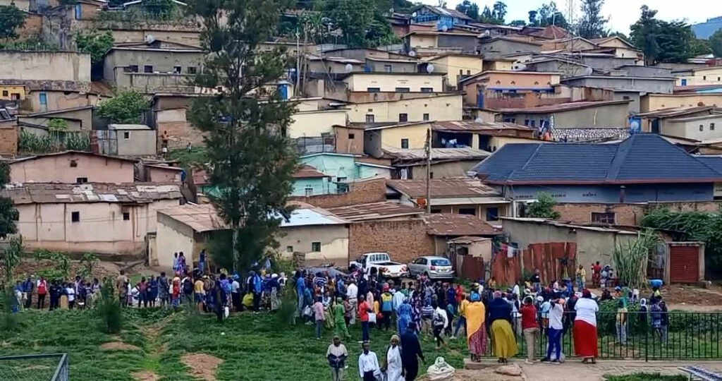 Kigali! Umugabo yiyahuye izuba riva, abantu bareba bakagirango ni plank ari gukina