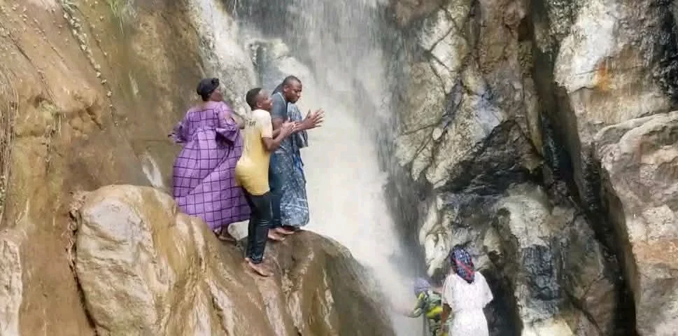 Rubavu: Ubuhamya bw’abasengera ku “Iriba rya Yakobo” aho Imana isubiriza abakobwa babuze abagabo