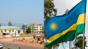Ejo hashize umugabo yibye imbendera ry’igihugu aragenda arimanika ahantu abantu batacyekaga ko yarimanika