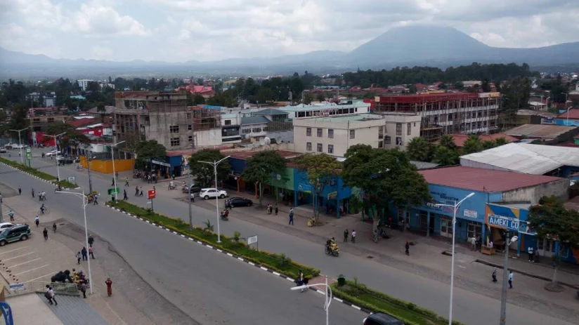 I Musanze umugore yafashe umugabo ari hejuru y’umwana we w’umukobwa babyaranye ari kumusambanya – Amafoto