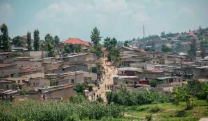 I Kigali umugabo yatashye asanga umugore we n’undi mugabo rwahanye inkoyoyo ahita akora igikorwa kigayitse cyane cyagawe n’abantu bose