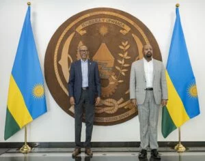General Muhoozi Kainerugaba yanze kurya imboga asubiza uwamuntenze akanavuga nabi Paul Kagame