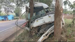 Ku munsi w’ejo hashize ubwo imodoka ya Scania yagongaga Imodoka itwaye abantu bagiye gushyingura umuntu nawe wazize impanuka, hapfiriyemo umuntu w’ingenzi ku Banyarwanda
