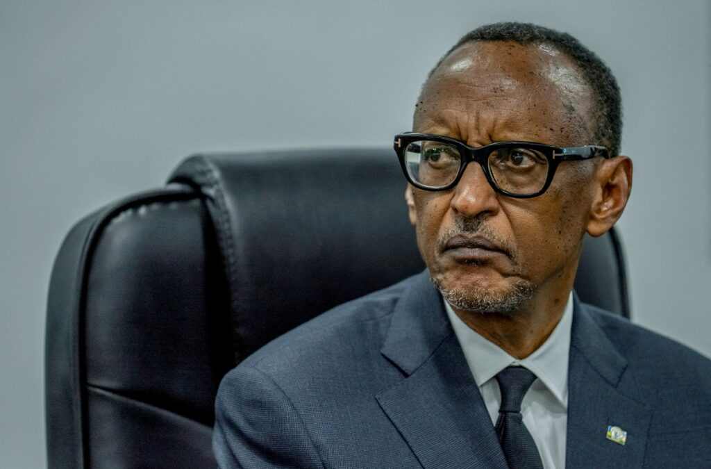 Kagame yahaye gasopo ‘Utunyaburayi n’Utunyamerika’ twirirwa ‘tuvuga ubusa’ ku Rwanda