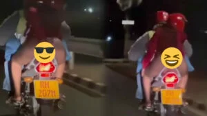 Abagenda Kigali babona byinshi koko! – Amashusho y’umukobwa wuriye moto akibagirwa umwenda yambaye akomeje Kurikoroza ku mbuga nkoranyambaga – VIDEWO