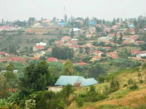 Yari yagafashe kumunwa ngo kadataka ! I Kamonyi umugabo yaguwe gitumu n’umuhungu we ari gufata kungufu gashiki ke