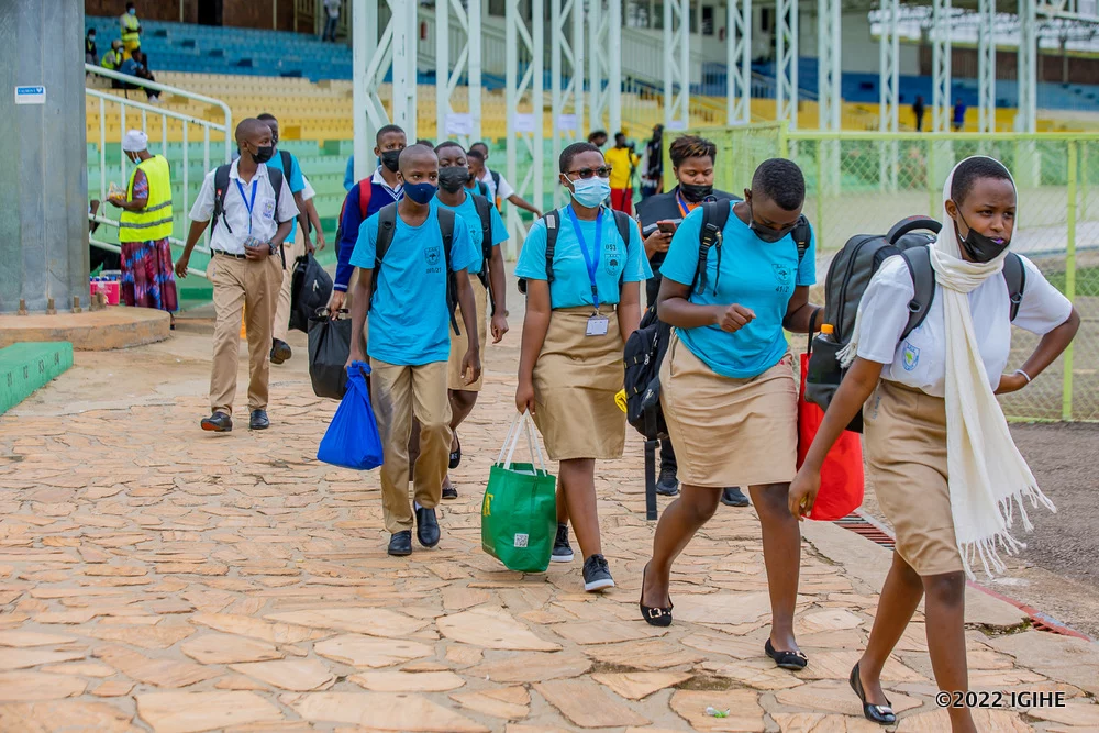 REB yatangaje impinduka mu burezi bw’u Rwanda, irongera ihindura amasaha yo gutangira amasomo, ndetse abiga combination bahindurirwa amasomo bitewe na combination bigaga