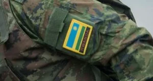 Umusirikare wa RDF yavuye mu butumwa ageze mu rugo yakirwa n’amakuru mabi ahita yica umugore we urw’agashinyaguro