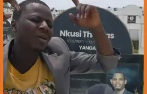 Umusore akomeje gusabirwa gutabwa muri yombi nyuma y’ibyo yakoreye ku gituro cya nyakwigendera Yanga arimo anifata amashusho – VIDEWO