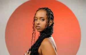 Yongeye gutitiza imbuga nkoranyambaga! Ihere ijisho amafoto ya Emelyne “Ishanga” akomeje kurikoroza ku mbuga nkoranyambaga – AMAFOTO 