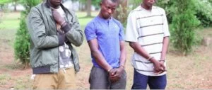Barareba nk’ibisambo koko! Police yerekanye b’abasore batatu baherutse gutemagura umuntu i Nyamirambo, ivuga n’ibibaranga byose