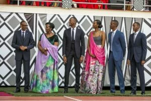 Nta kujijinganya, Perezida Paul Kagame yahise asubiza ikibazo cy’umunyamakuru wamubajije umwana umwe mu be abona wazamusimbura ku butegetsi