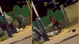 Nyamirambo! Nyuma y’amashusho akomeje gucicikana ku mbuga nkoranyambaga muri iri joro agaragaza abasore 3 bafashe umukobwa baramutemagura ku muhanda bamwambura ibyo yari afite, Polisi ihise itangaza – Videwo 