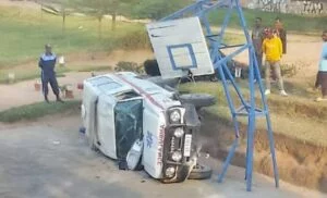 Imbangukiragutabara yari itwaye abarwayi n’abarwaza babo ikoze impanuka ikomeye