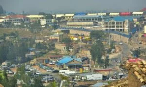 Nta mpuwe bagiriye iki gisambo! Abasore 2 batawe muri yombi bazira ibyo bakoreye umujura wari wabateye mu rugo agamije kwiba