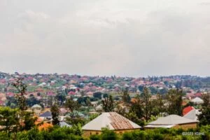 I Kigali umusore yarihiriye umukobwa amashuri yisumbuye na kaminuza maze uwo mukobwa asoje ahita yishakanira n’undi musore ariko bajya gutera akabariro, igitsina kikabura – VIDEWO