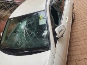 Imodoka ya Teta Sandra yamenaguwe (Amafoto)