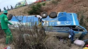 Hapfiriyemo uruhinja rw’amezi 10! Abantu 40 bapfiriye mu mpanuka ya bus nini  yarenze umuhanda