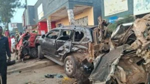 Hamenyekanye umubare wabahitanwe n’impanuka iteye ubwoba yabereye i Kamonyi aho imodoka yo mu bwoko bwa Howo yagonze izindi modoka 5 icyarimwe ikazuca hejuru (AMAFOTO)